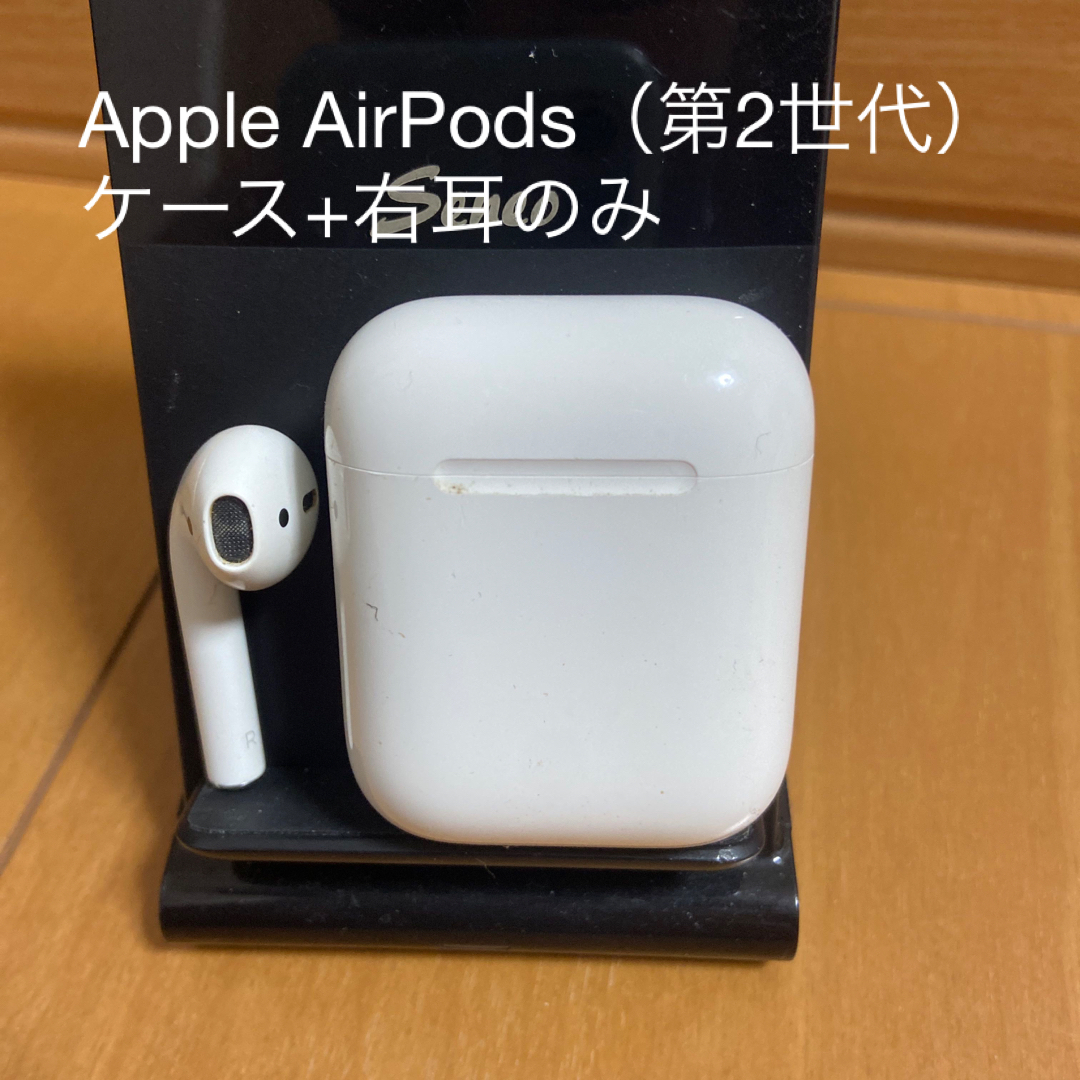 AirPods ケースと右耳