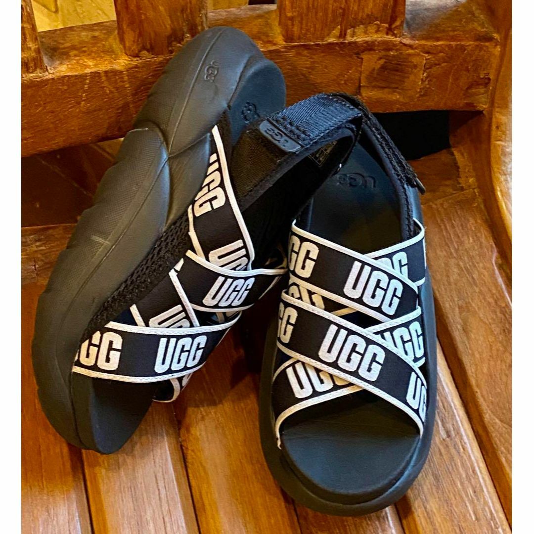 UGG - 入荷困難✨激レア✨⑨美品✨23✨UGG✨LA CLOUD SANDAL✨厚底の