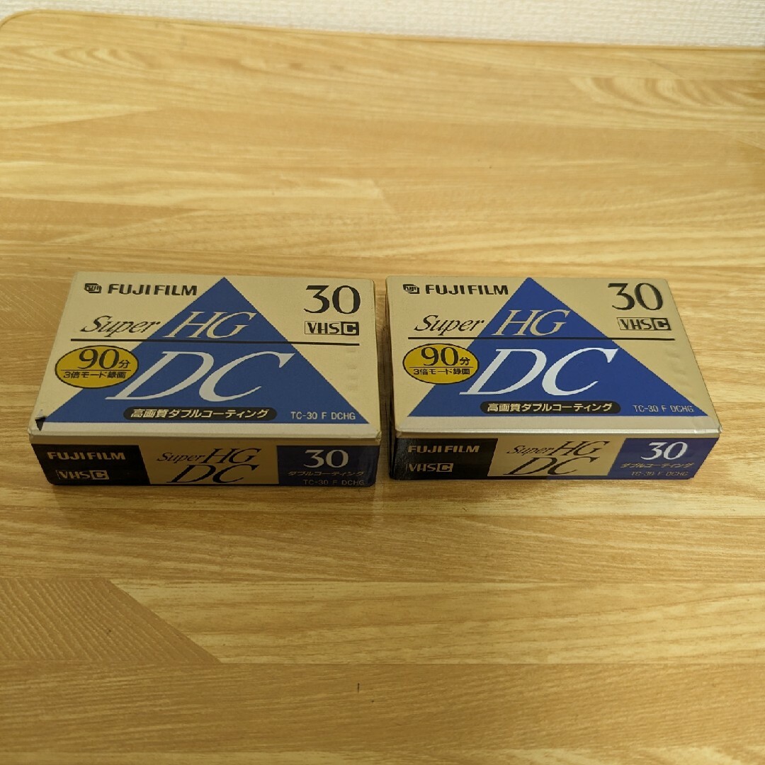 富士フイルム(フジフイルム)のFUJI FILM VHS−C TC-30FDCHG 2本セット スマホ/家電/カメラのカメラ(ビデオカメラ)の商品写真