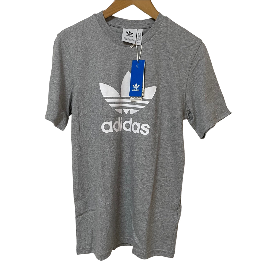 新品　adidas アディダス Tシャツ　グレー　ロゴtシャツ　 メンズのトップス(Tシャツ/カットソー(半袖/袖なし))の商品写真