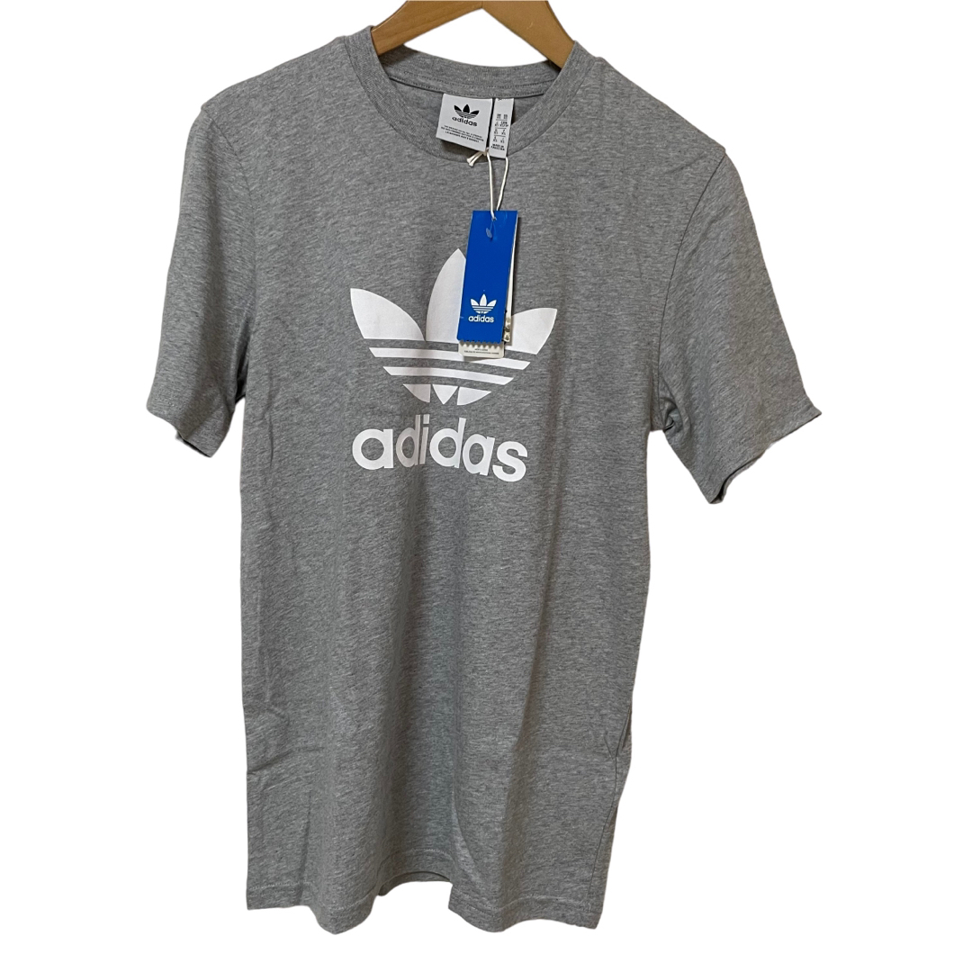 新品　adidas アディダス Tシャツ　グレー　ロゴtシャツ　 メンズのトップス(Tシャツ/カットソー(半袖/袖なし))の商品写真