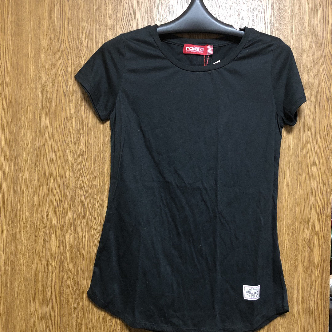 roial(ロイヤル)の新品 未使用 ROIAL ロイヤル Tシャツ　Ｍ レディースのトップス(Tシャツ(半袖/袖なし))の商品写真