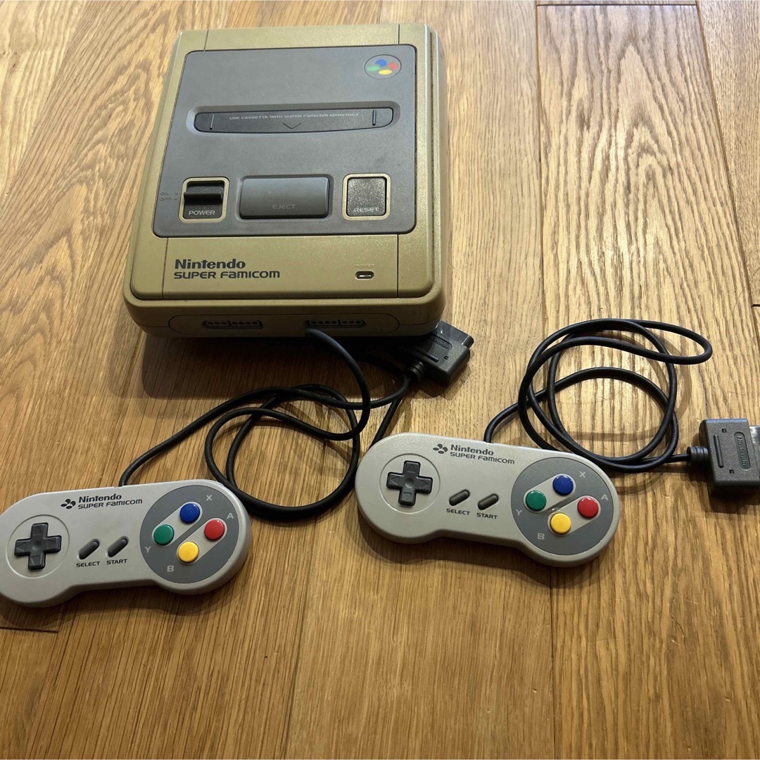 スーパーファミコン(スーパーファミコン)の任天堂　スーパーファミコン　本体 エンタメ/ホビーのゲームソフト/ゲーム機本体(家庭用ゲーム機本体)の商品写真