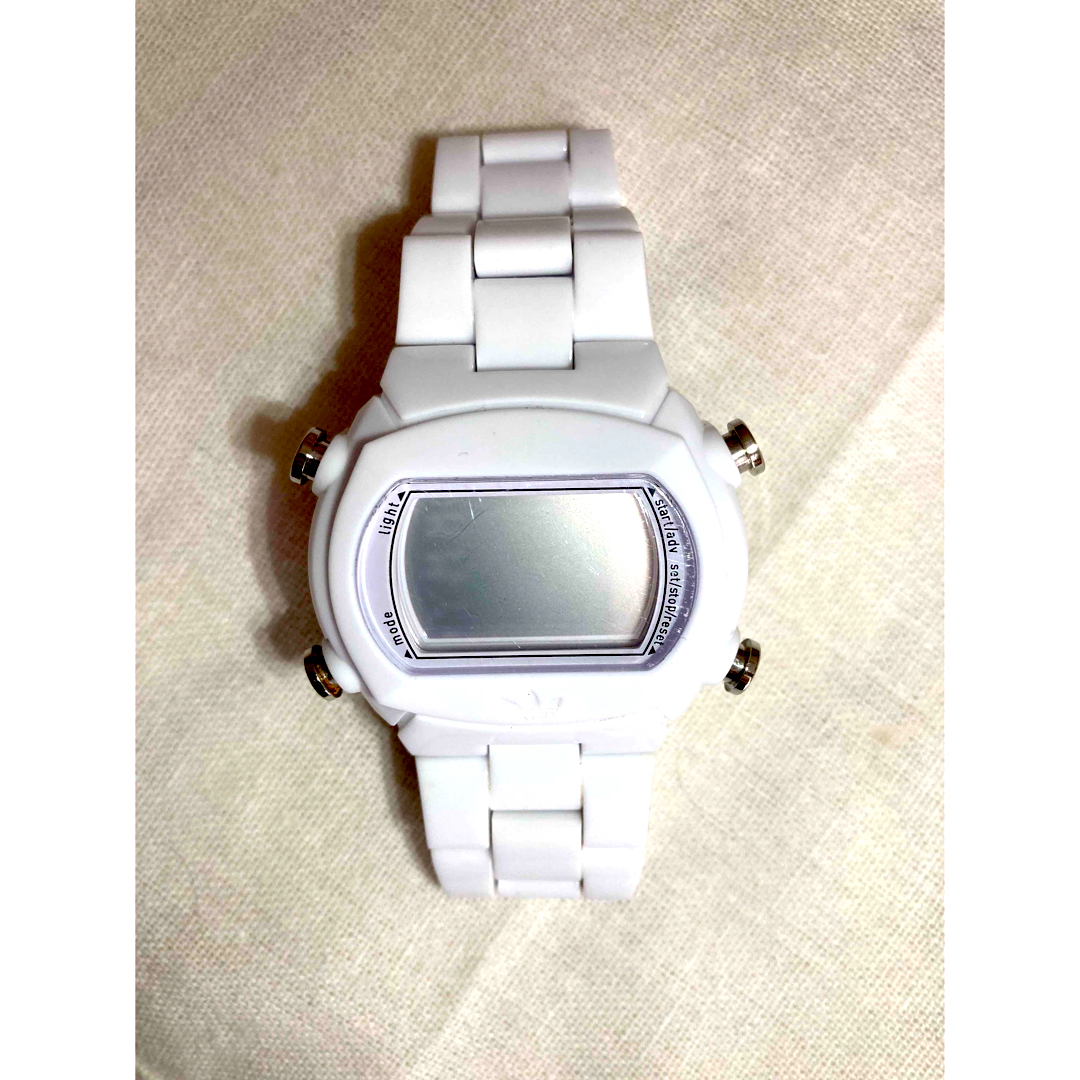 adidas(アディダス)の【専用】adidasデジタルホワイト腕時計 レディースのファッション小物(腕時計)の商品写真