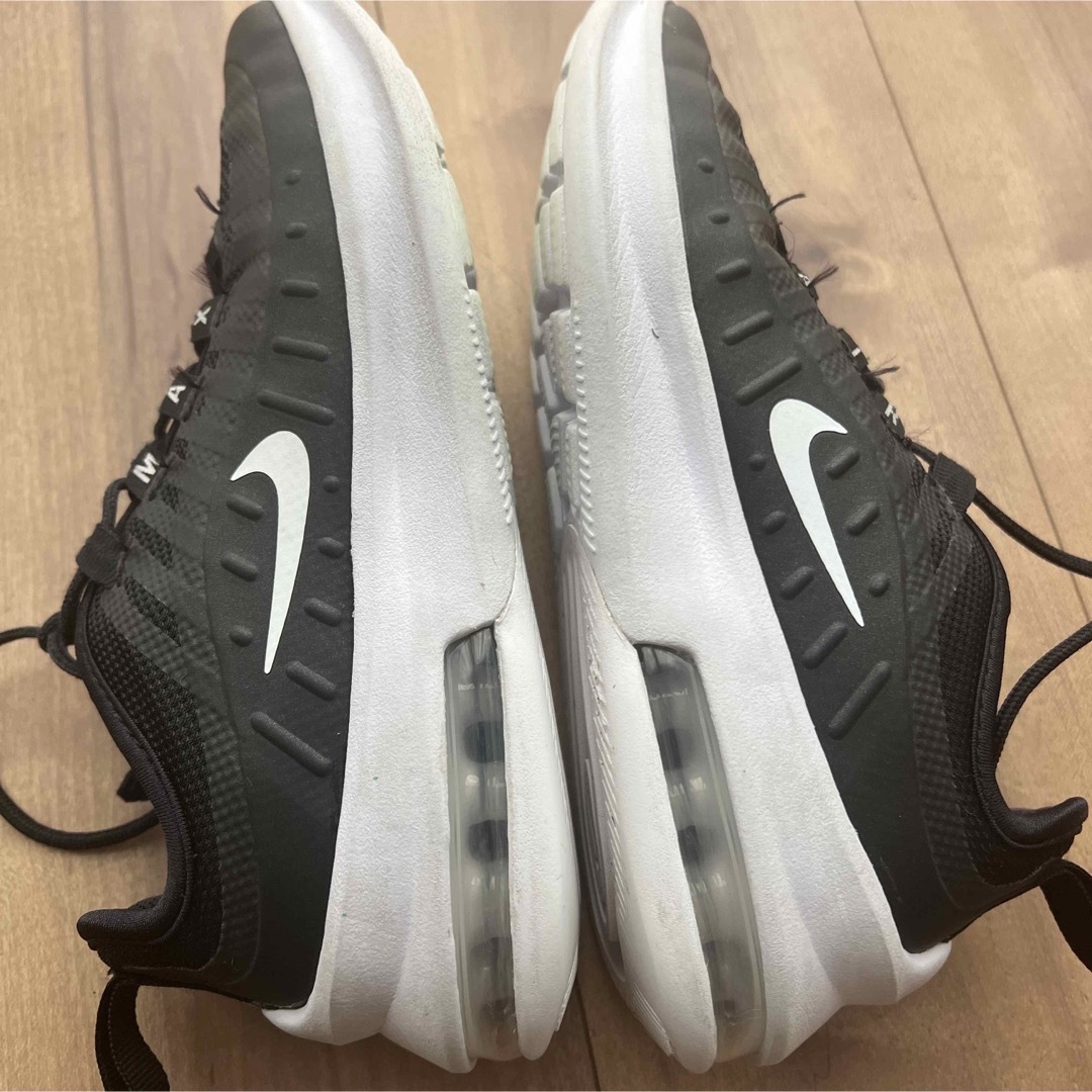 NIKE(ナイキ)のNIKE エアマックス　NIKE AIRMAX AXIS 22.5 キッズ/ベビー/マタニティのキッズ靴/シューズ(15cm~)(スニーカー)の商品写真