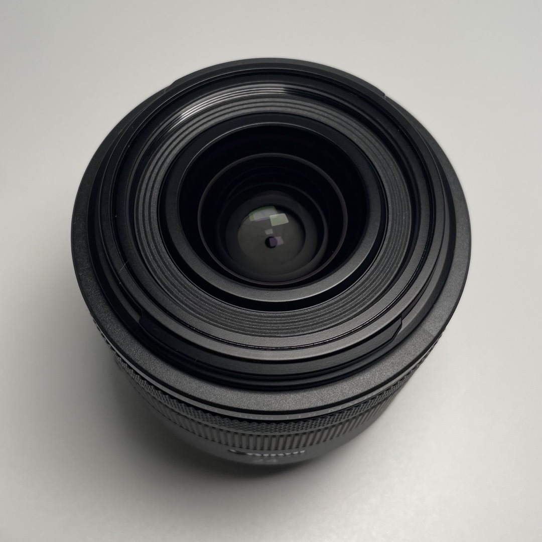 Canon(キヤノン)の【新品未使用】キヤノンRF24mm F1.8 Macro IS STM スマホ/家電/カメラのカメラ(レンズ(単焦点))の商品写真