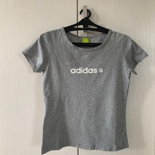 アディダス(adidas)のadidas Tシャツ(Tシャツ(半袖/袖なし))