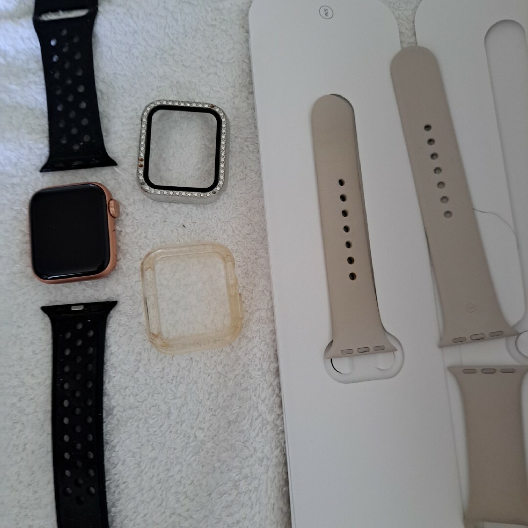 Apple Watch(アップルウォッチ)のAPPLE WATCH SE GPSモデル GOAL MKQ03J/A レディースのファッション小物(腕時計)の商品写真