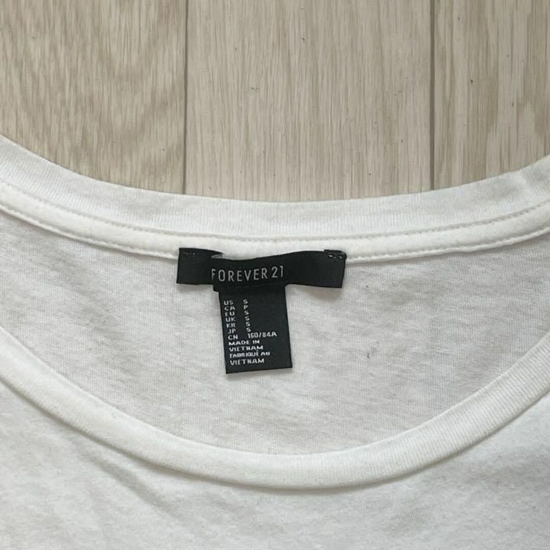 FOREVER 21(フォーエバートゥエンティーワン)のForever 21 ホワイト 丸首 Tシャツ 胸ポケット レディースのトップス(Tシャツ(半袖/袖なし))の商品写真
