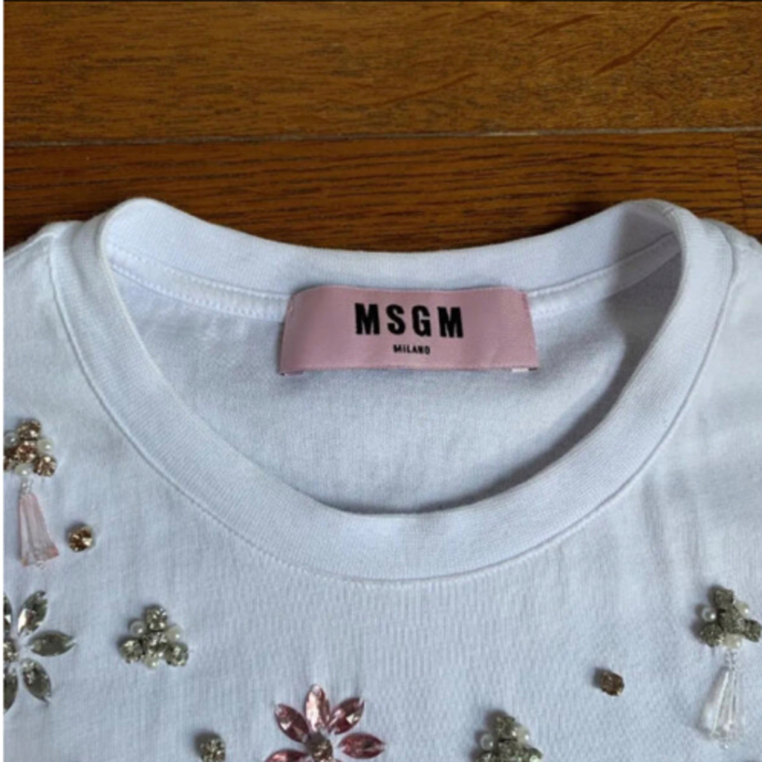 MSGM(エムエスジイエム)のMSGM ロゴジュエルＴシャツ　キラキラ　ラインストーン付き レディースのトップス(Tシャツ(半袖/袖なし))の商品写真
