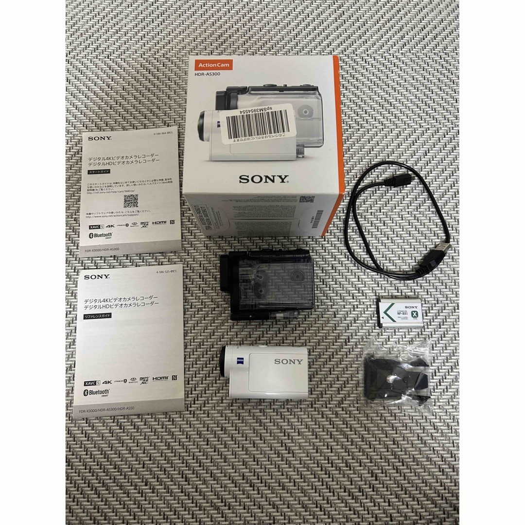 SONY(ソニー)のSONY アクションカム HDR-AS300 と アクセサリー スマホ/家電/カメラのカメラ(ビデオカメラ)の商品写真