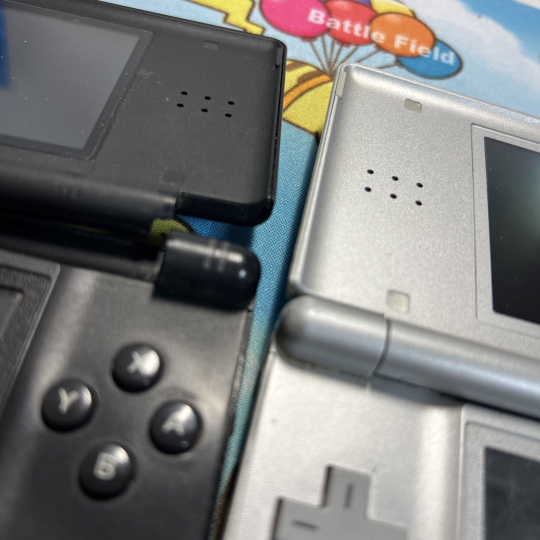 ニンテンドーDS(ニンテンドーDS)のNintendo DS Lite ジャンク 2台 黒 シルバー エンタメ/ホビーのゲームソフト/ゲーム機本体(携帯用ゲーム機本体)の商品写真