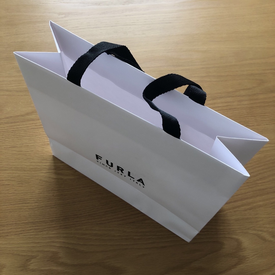 Furla(フルラ)のFURLA  空箱　紙袋　保護ポーチ レディースのバッグ(ショップ袋)の商品写真