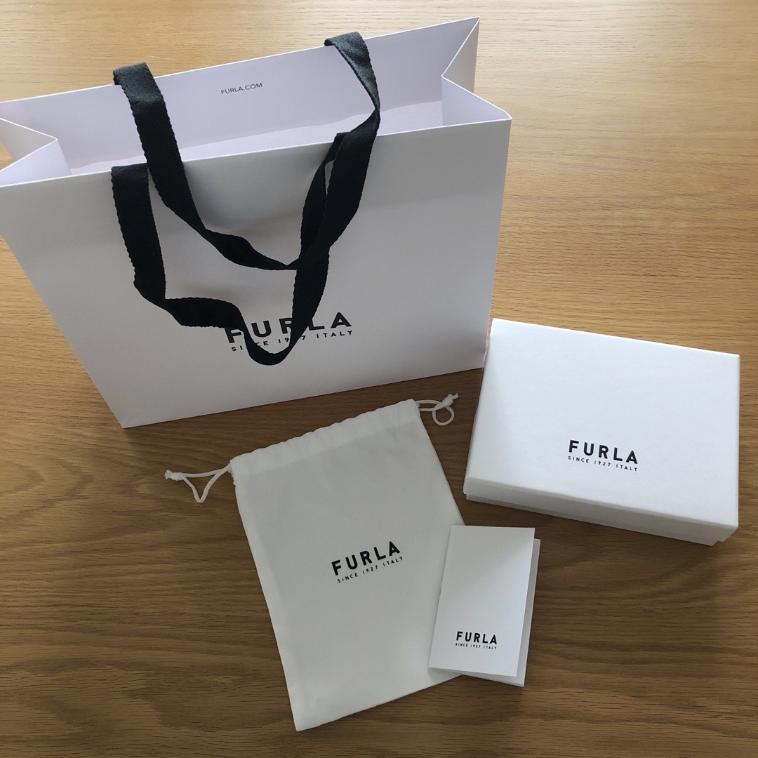 Furla(フルラ)のFURLA  空箱　紙袋　保護ポーチ レディースのバッグ(ショップ袋)の商品写真