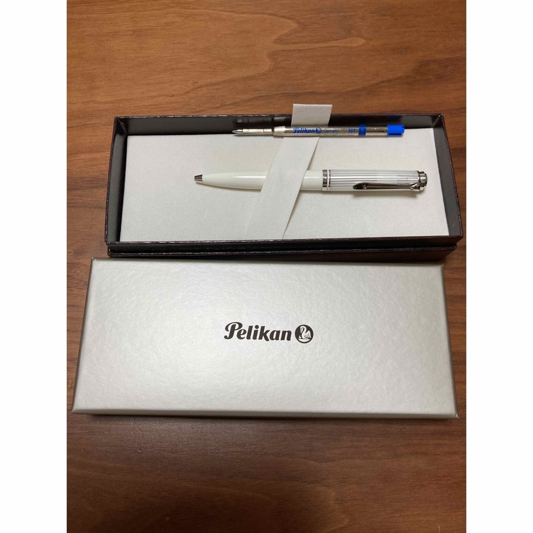 Pelikan(ペリカン)の特別生産品　ペリカン　スーベレーン　ホワイトストライプ インテリア/住まい/日用品の文房具(ペン/マーカー)の商品写真