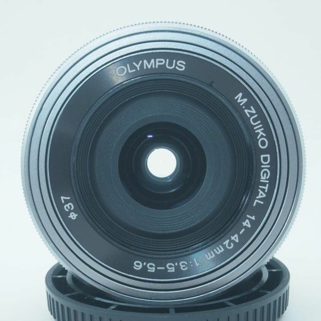 OLYMPUS(オリンパス)の❤️OLYMPUS パンケーキズームレンズ❤️14-42mm EZ❤️L8790 スマホ/家電/カメラのカメラ(レンズ(ズーム))の商品写真