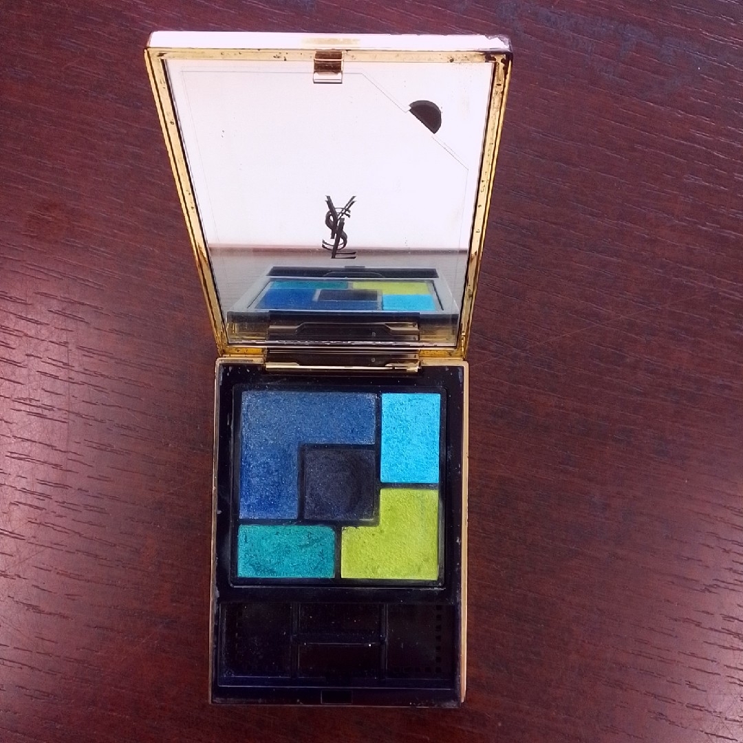 Yves Saint Laurent Beaute(イヴサンローランボーテ)のイヴ・サンローラン クチュール クルール パレット 10 アイシャドウ コスメ/美容のベースメイク/化粧品(アイシャドウ)の商品写真