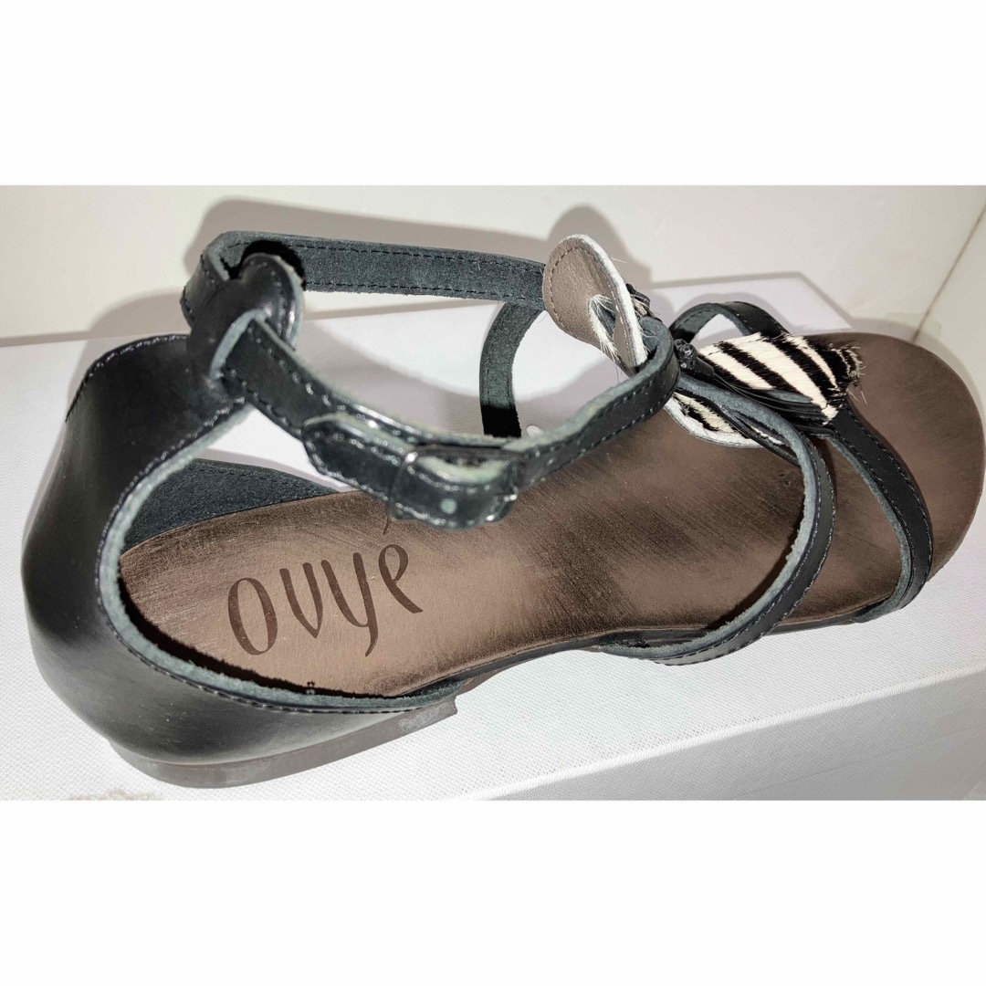 オヴィエ バイクリスティーナルッキ　トングストラップサンダルハラ革ITALY レディースの靴/シューズ(サンダル)の商品写真