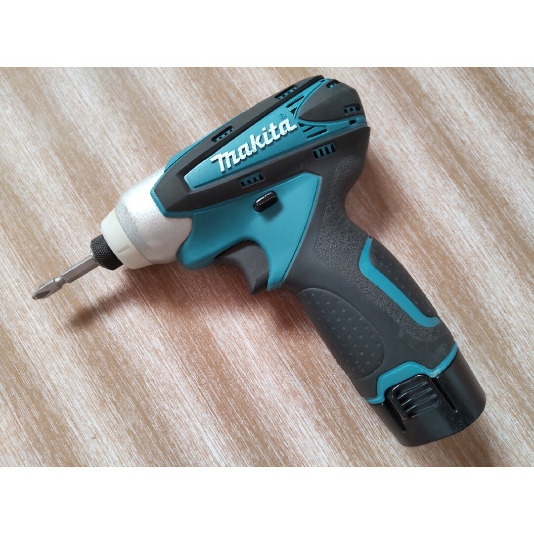 Makita(マキタ)のマキタ 充電式インパクトドライバ TD090セット 10.8v スポーツ/アウトドアの自転車(工具/メンテナンス)の商品写真