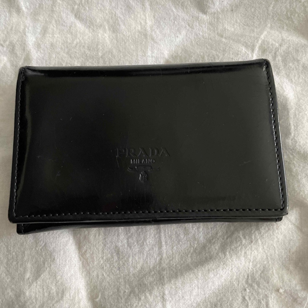 PRADA(プラダ)のプラダ　名刺入れ　ロゴ　型押し　黒　かなり使い込んでます^_^ レディースのファッション小物(名刺入れ/定期入れ)の商品写真