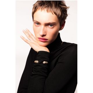 ザラ(ZARA)の新品　ZARA  ジェムストーンツイストブレスレット(ブレスレット/バングル)