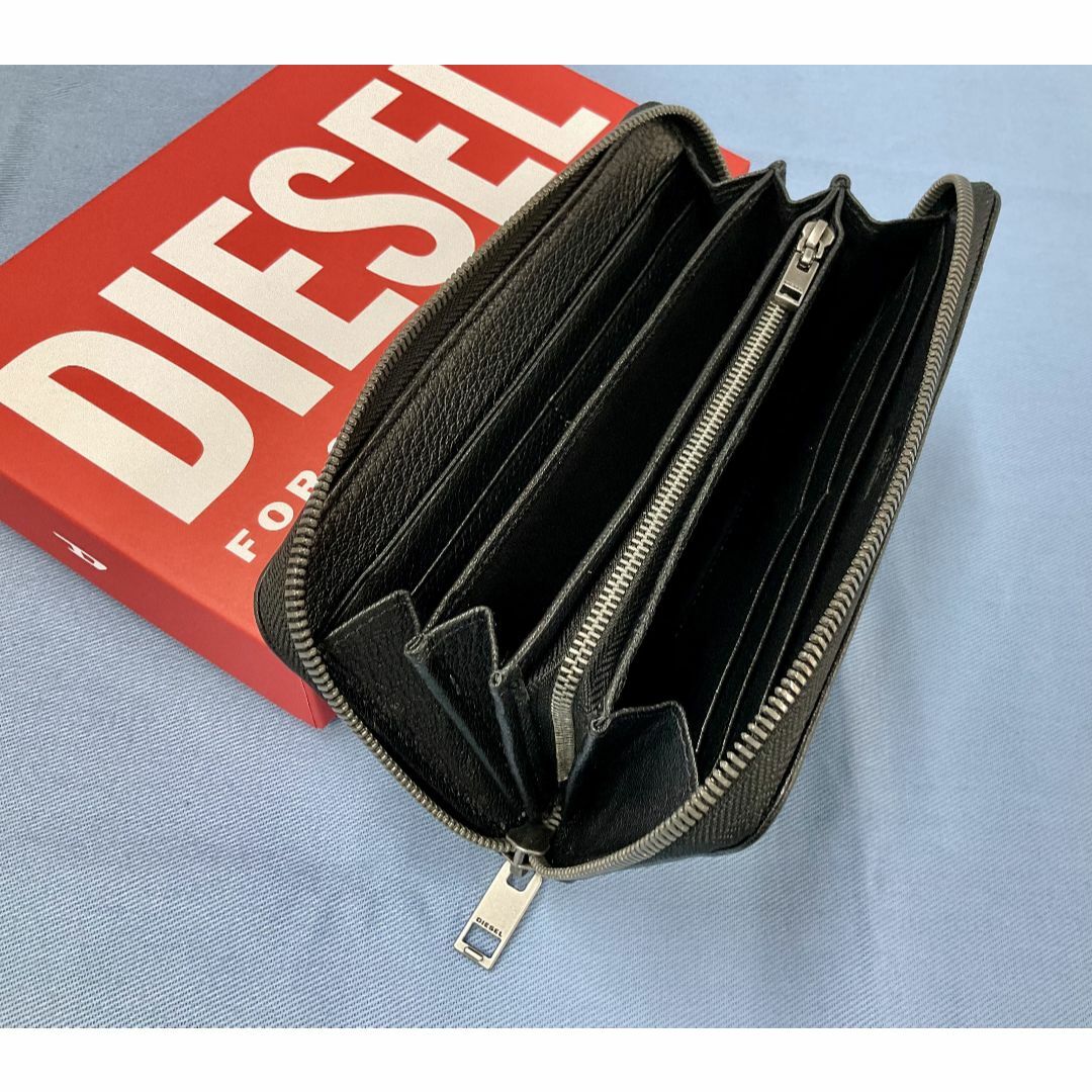 DIESEL(ディーゼル)のディーゼル　サイフ 2123　ラウンドジップ ウォレット　ロゴ　新品 タグ付 メンズのファッション小物(長財布)の商品写真