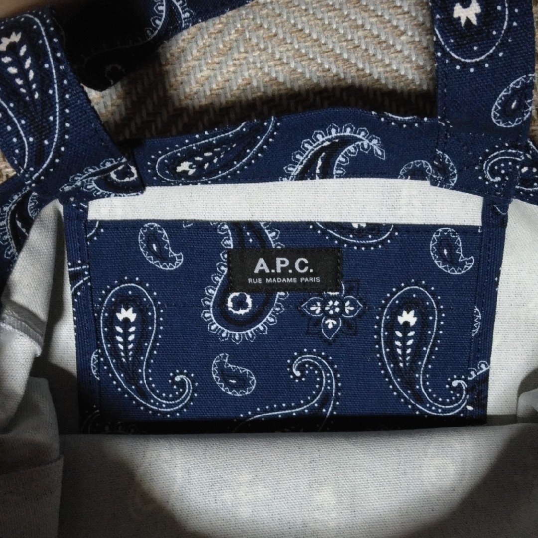 A.P.C(アーペーセー)のA.P.C TOTE LOU  22P JPS メンズのバッグ(トートバッグ)の商品写真