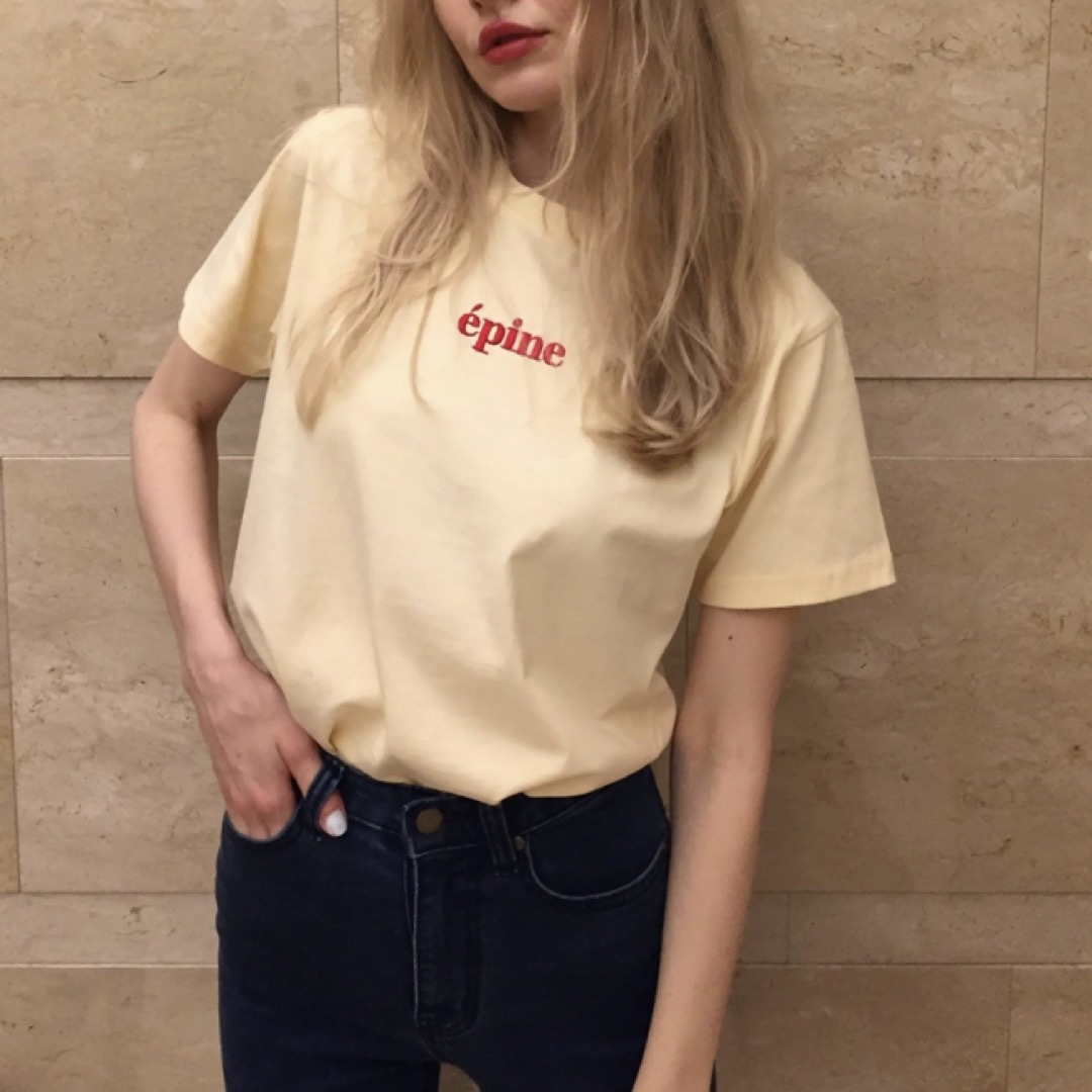 épine(エピヌ)のepine embroidery tee cream×red レディースのトップス(Tシャツ(半袖/袖なし))の商品写真