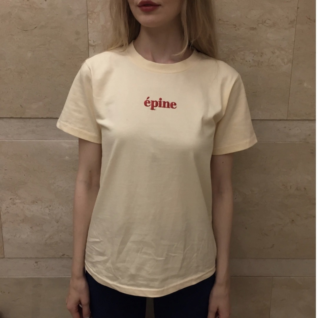 épine(エピヌ)のepine embroidery tee cream×red レディースのトップス(Tシャツ(半袖/袖なし))の商品写真