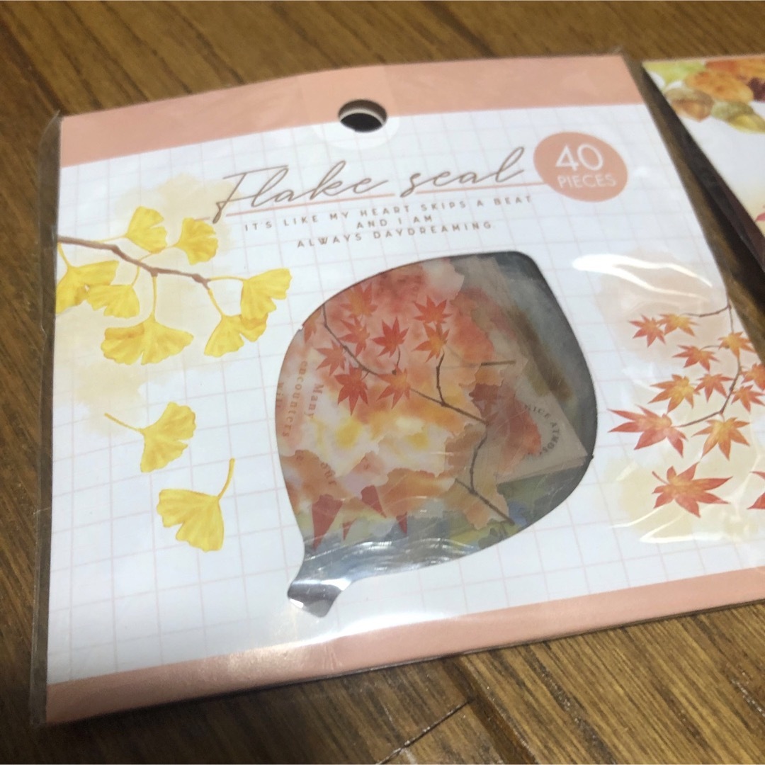 キャンドゥ フレークシール 秋の風景柄 紅葉&木の実 4点の通販 by みど