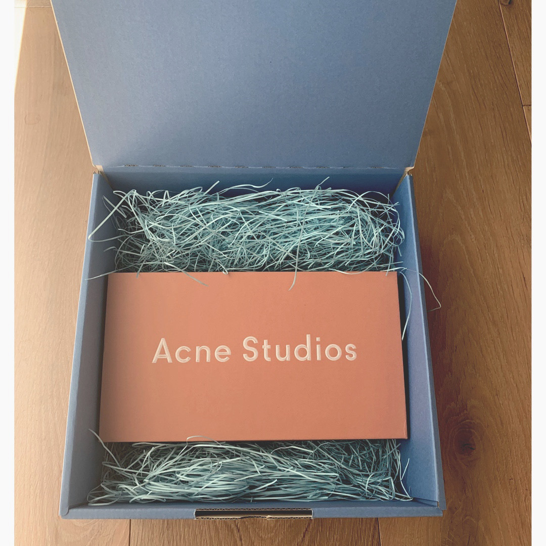 Acne Studios(アクネストゥディオズ)の【新品未使用】Acne Studios アクネスタディオス　財布（ピンク） レディースのファッション小物(財布)の商品写真