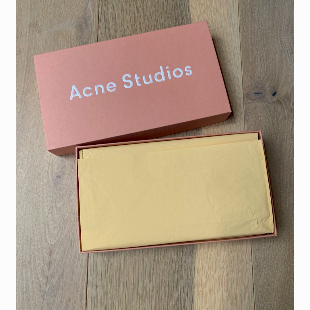 Acne Studios(アクネストゥディオズ)の【新品未使用】Acne Studios アクネスタディオス　財布（ピンク） レディースのファッション小物(財布)の商品写真