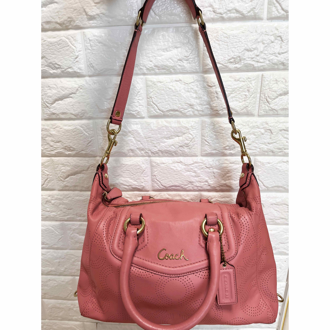 COACH(コーチ)のcoach 2WAYバッグ　ピンク レディースのバッグ(ショルダーバッグ)の商品写真