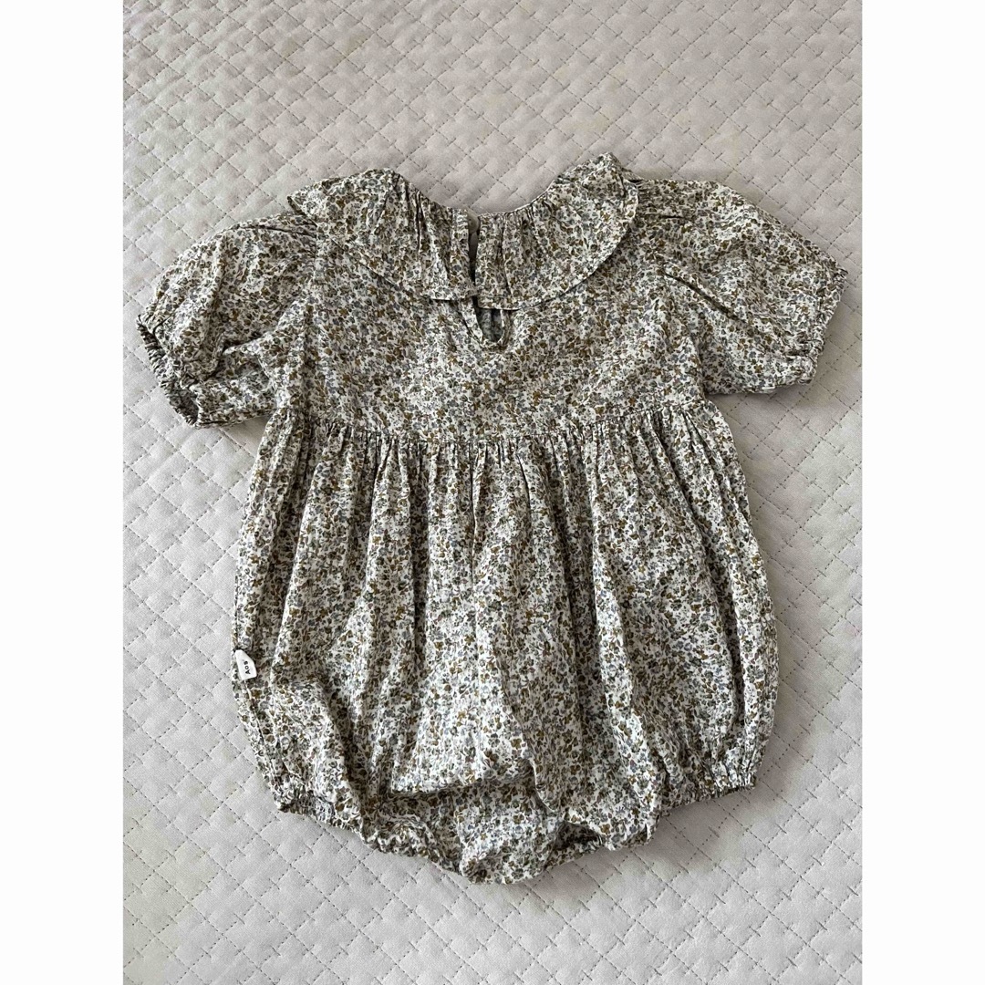 Caramel baby&child (キャラメルベビー&チャイルド)のmonbebe 花柄ロンパース キッズ/ベビー/マタニティのベビー服(~85cm)(ロンパース)の商品写真