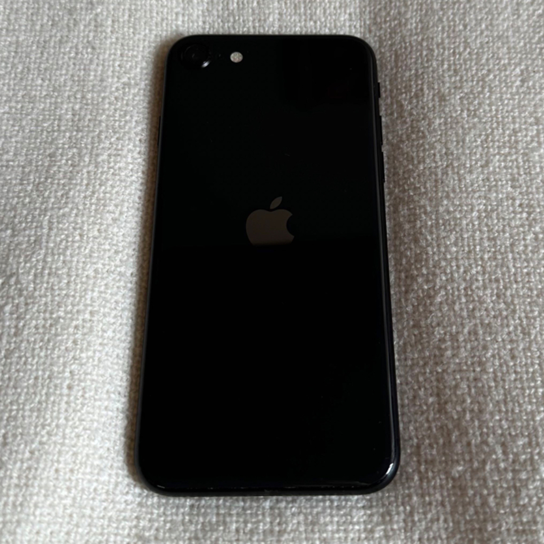 iPhone(アイフォーン)のi Phone SE 第2世代　128G SIMフリー　美品　動作確認済み スマホ/家電/カメラのスマートフォン/携帯電話(スマートフォン本体)の商品写真