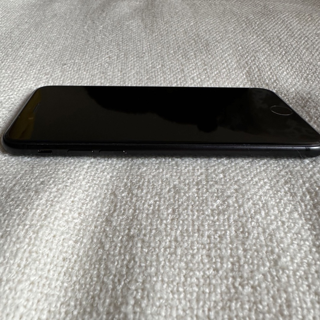 iPhone(アイフォーン)のi Phone SE 第2世代　128G SIMフリー　美品　動作確認済み スマホ/家電/カメラのスマートフォン/携帯電話(スマートフォン本体)の商品写真