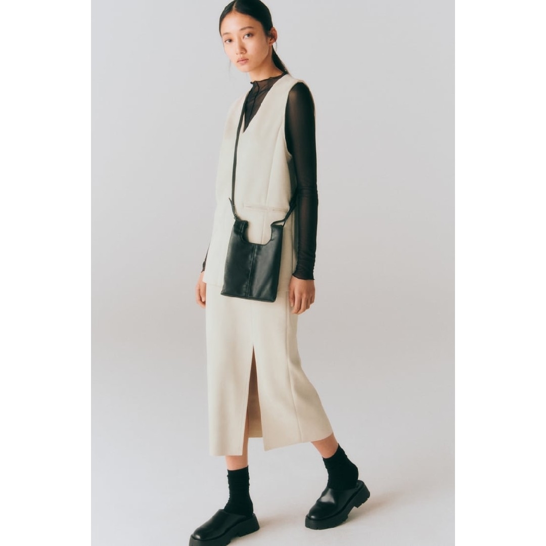 新品　zara ボタン フェイクスエード ベスト　ザラ