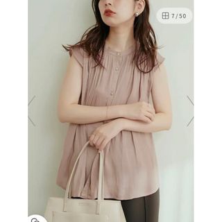 ナチュラルクチュール(natural couture)のnatural couture とろみサテンノースリギャザーブラウス(シャツ/ブラウス(半袖/袖なし))