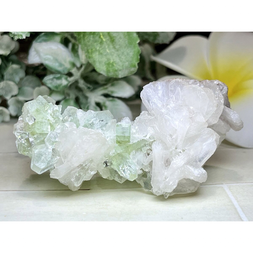 天使の水晶✨ レインボー　グリーンアポフィライト　原石　クラスター　魚眼石のサムネイル