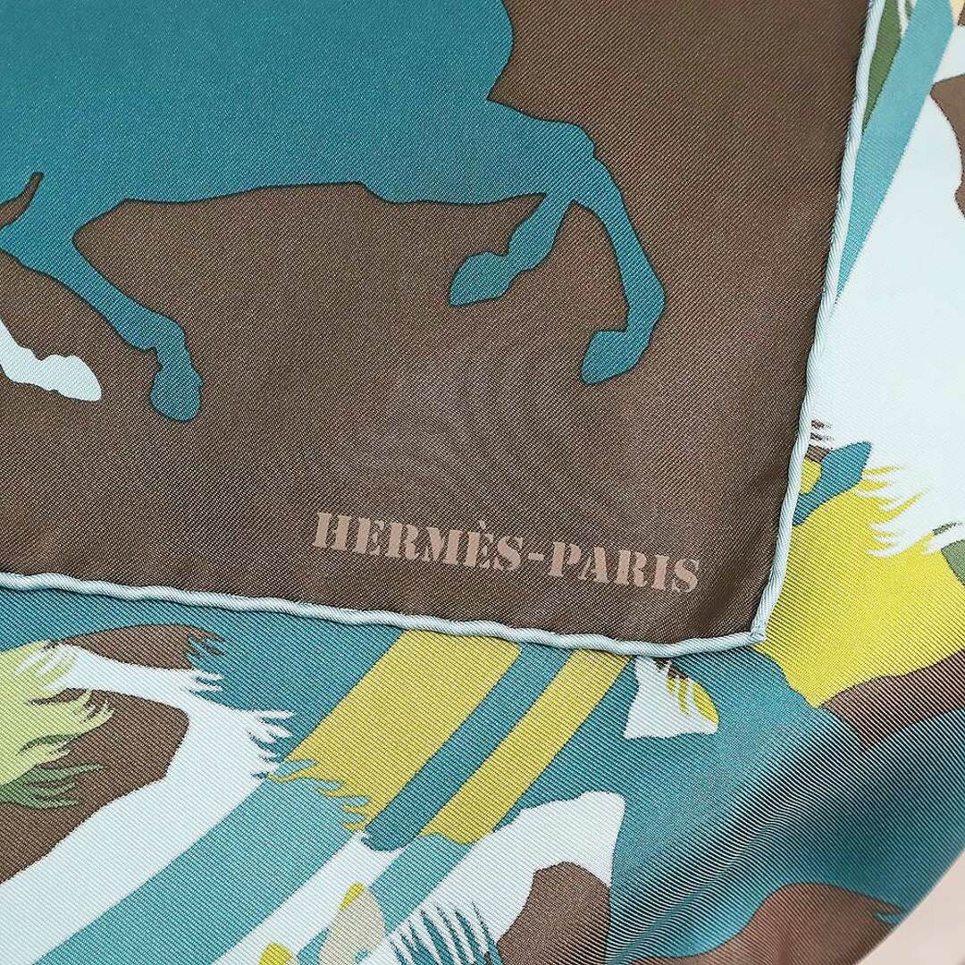 Hermes(エルメス)のエルメス カレ 90 EX LIBRIS EN CAMOUFLAGE エクスリブリスのカモフラージュ スカーフ シルク100％ ブラウン ブルー グリーン 茶 青 緑 箱付 HERMES（新品・未使用品） レディースのファッション小物(バンダナ/スカーフ)の商品写真