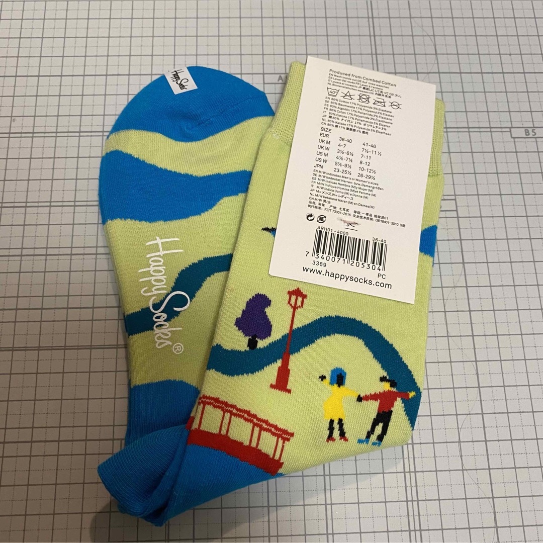 Happy Socks(ハッピーソックス)の新品未使用品 ハッピーソックス 靴下 公園 散歩 レディースのレッグウェア(ソックス)の商品写真