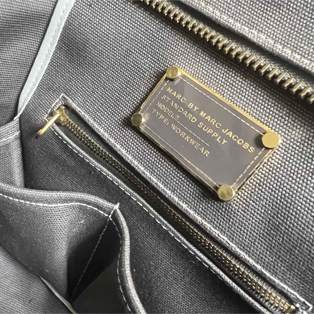 MARC BY MARC JACOBS(マークバイマークジェイコブス)のマークジェイコブス キャンバス トート L型　大型キャンバストートバッグ レディースのバッグ(トートバッグ)の商品写真