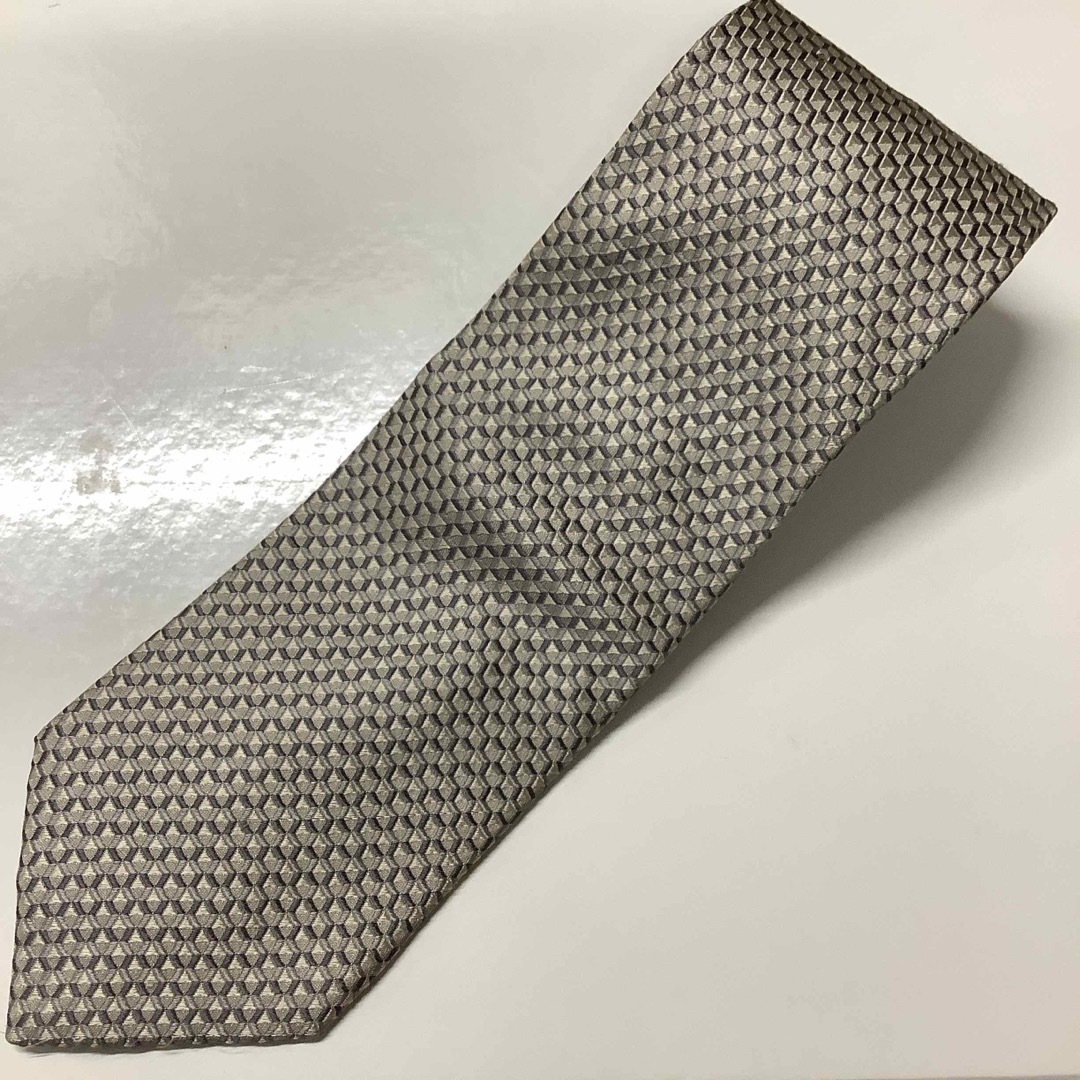 Giorgio Armani(ジョルジオアルマーニ)のジョルジオアルマーニ　ネクタイ　グレー　r549 メンズのファッション小物(ネクタイ)の商品写真