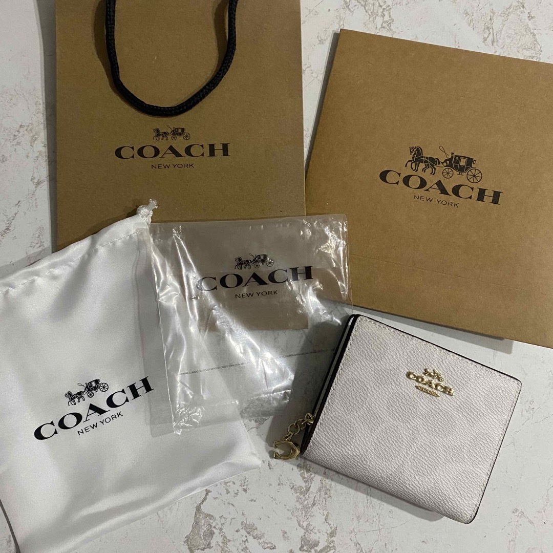 COACH(コーチ)の新品　coach シグネクチャー　スモールウォレット レディースのファッション小物(財布)の商品写真