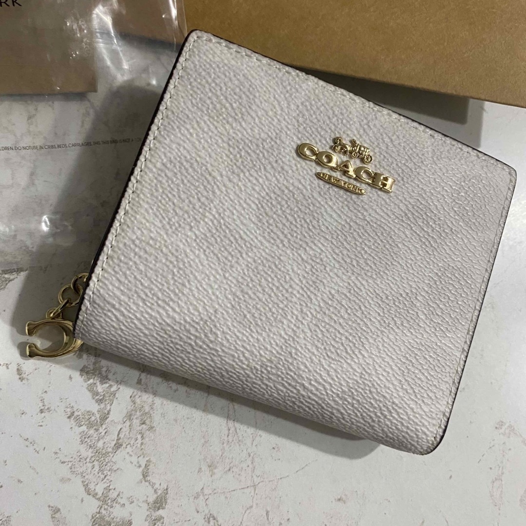 COACH(コーチ)の新品　coach シグネクチャー　スモールウォレット レディースのファッション小物(財布)の商品写真