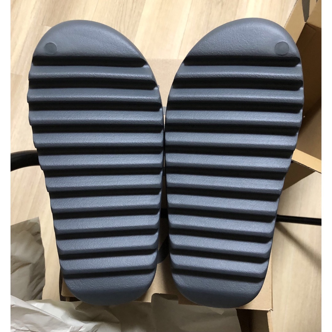 YEEZY（adidas）(イージー)のadidas Yeezy YZY Slide Slate Grey 27.5cm メンズの靴/シューズ(サンダル)の商品写真