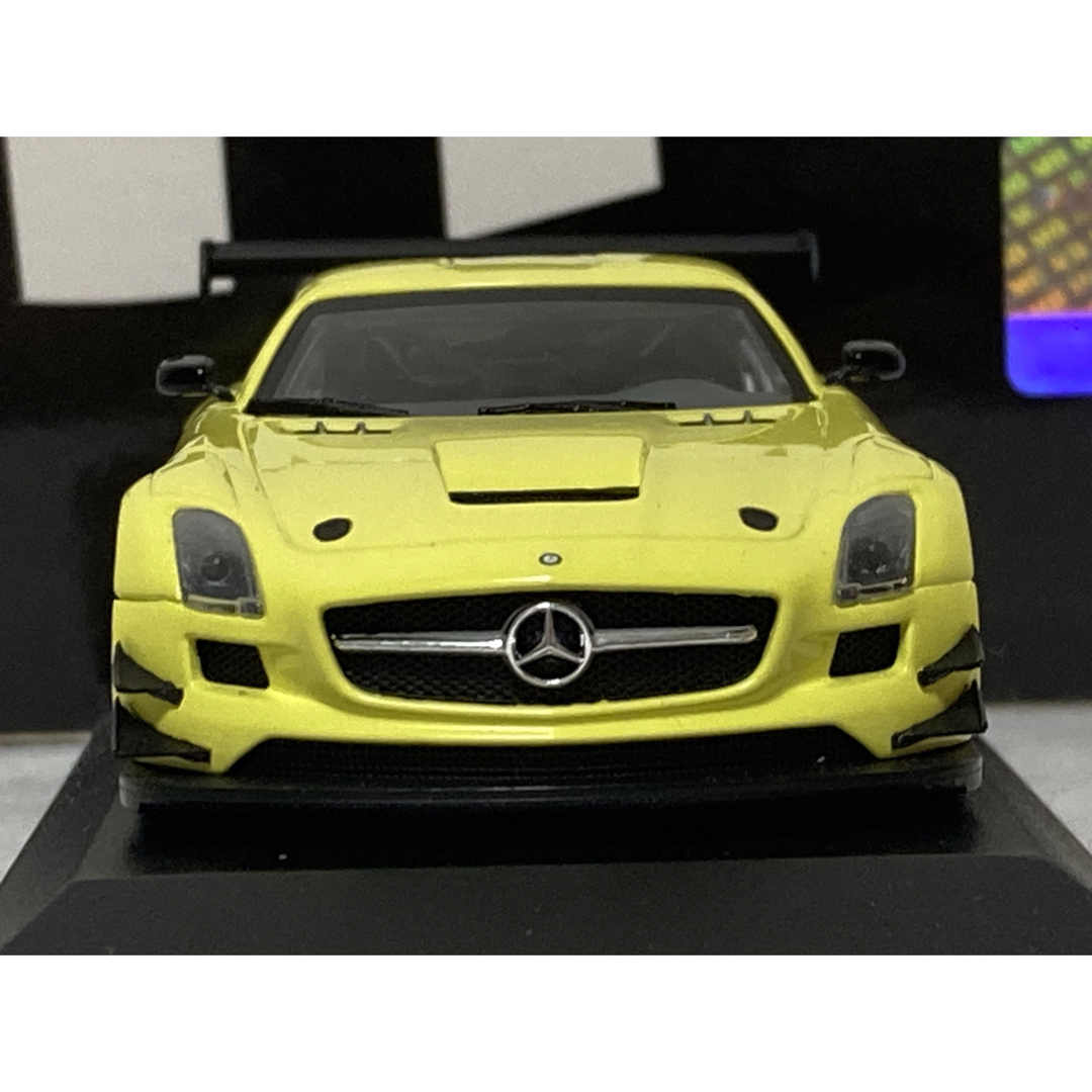 メルセデスベンツ SLS AMG GT3 ミニチャンプス　1/43スケール