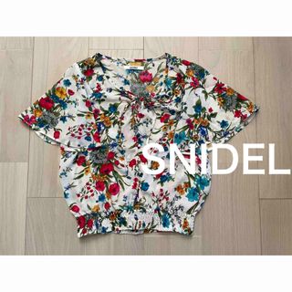 スナイデル(SNIDEL)のスナイデルSNIDELショートスリーブ　ブラウス　トップス　花柄ボタニカル　美品(Tシャツ(半袖/袖なし))