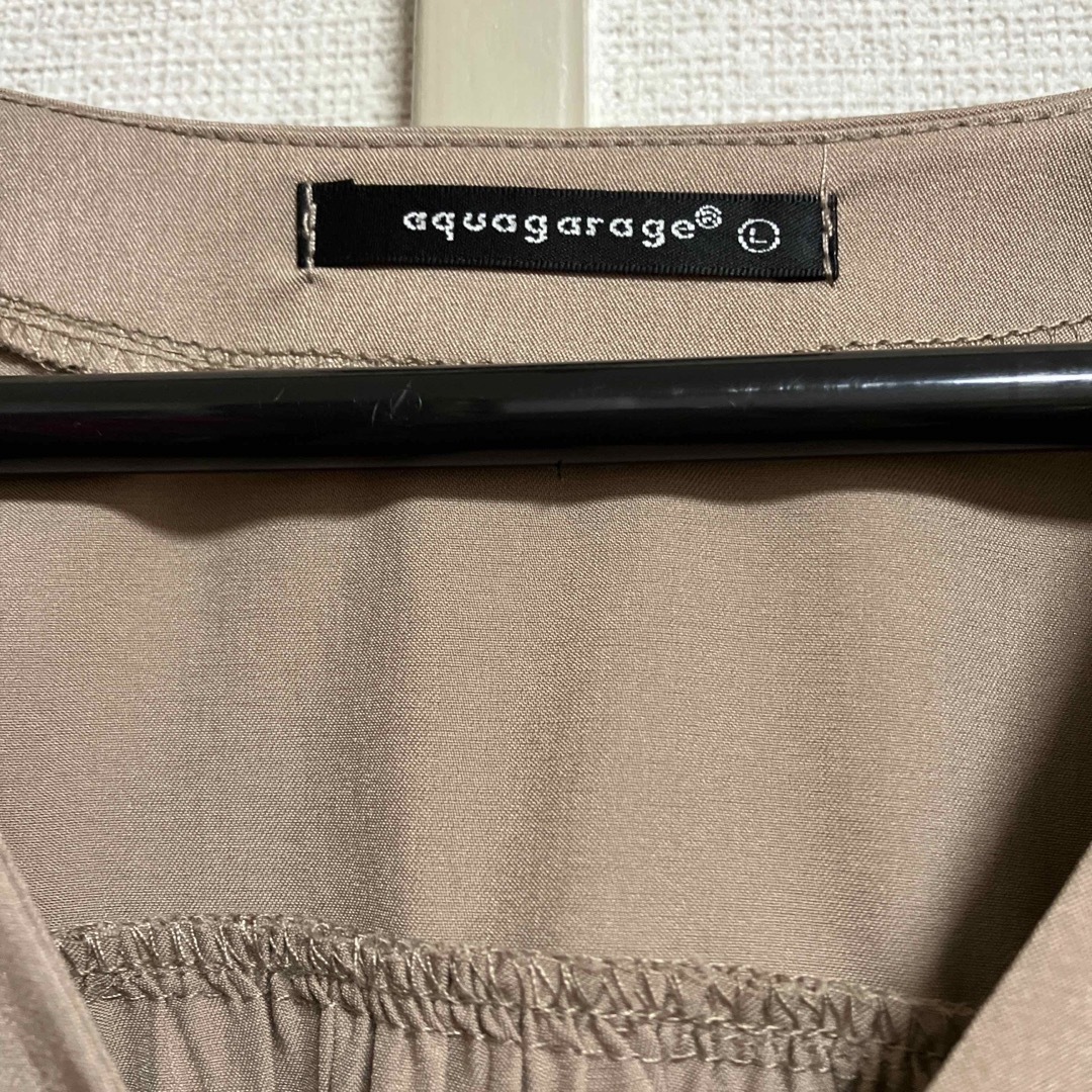 aquagarage(アクアガレージ)のベージュ カットソーー レディースのトップス(カットソー(長袖/七分))の商品写真