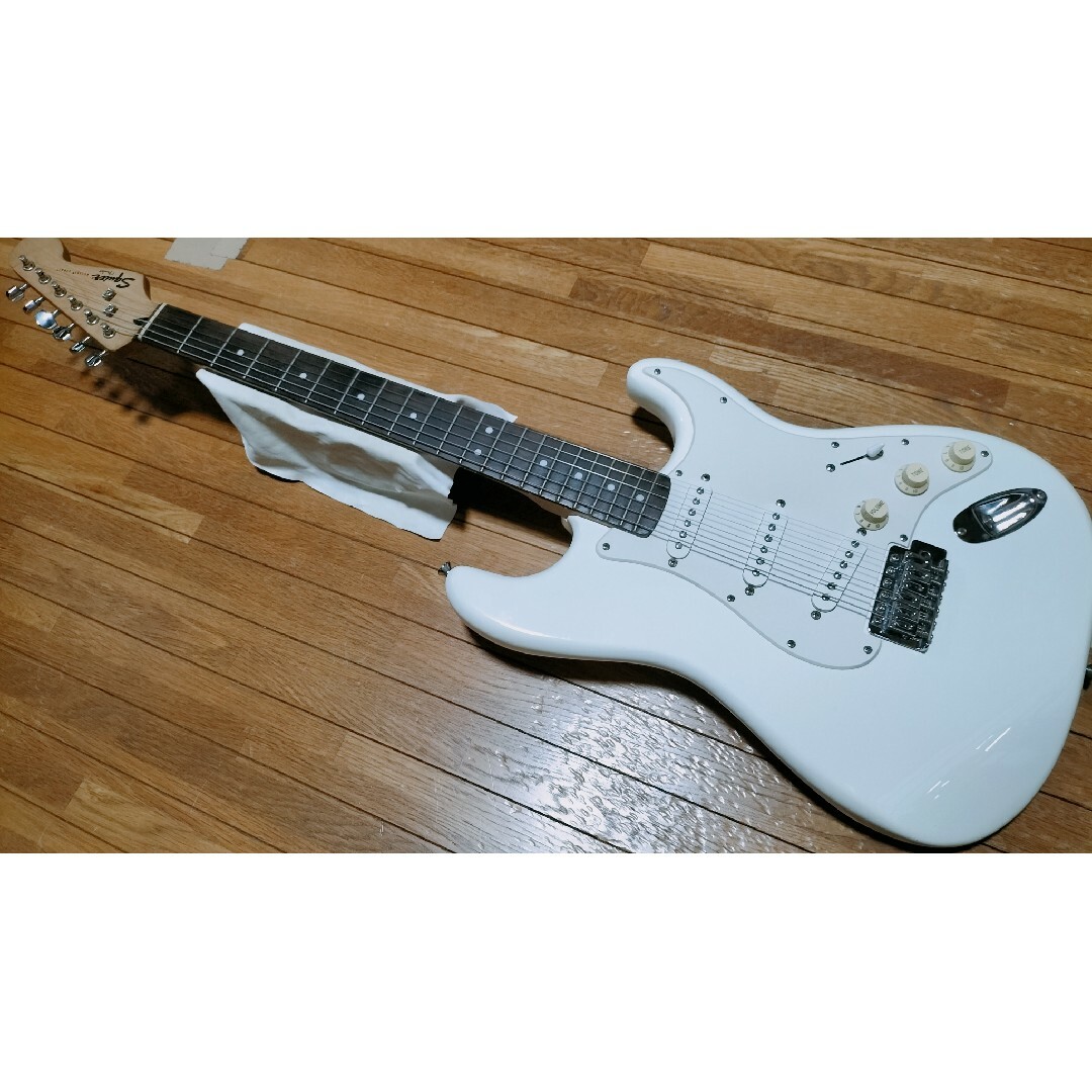 SQUIER(スクワイア)のスクワイヤー　バレット　ストラトキャスター　白 楽器のギター(エレキギター)の商品写真